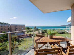Promenade, 12 8 Intrepid Cl - fantastic waterfront unit with air con and WiFi